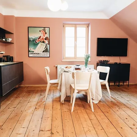 Villa100und10 By Seebnb Holiday home Klagenfurt am Woerthersee